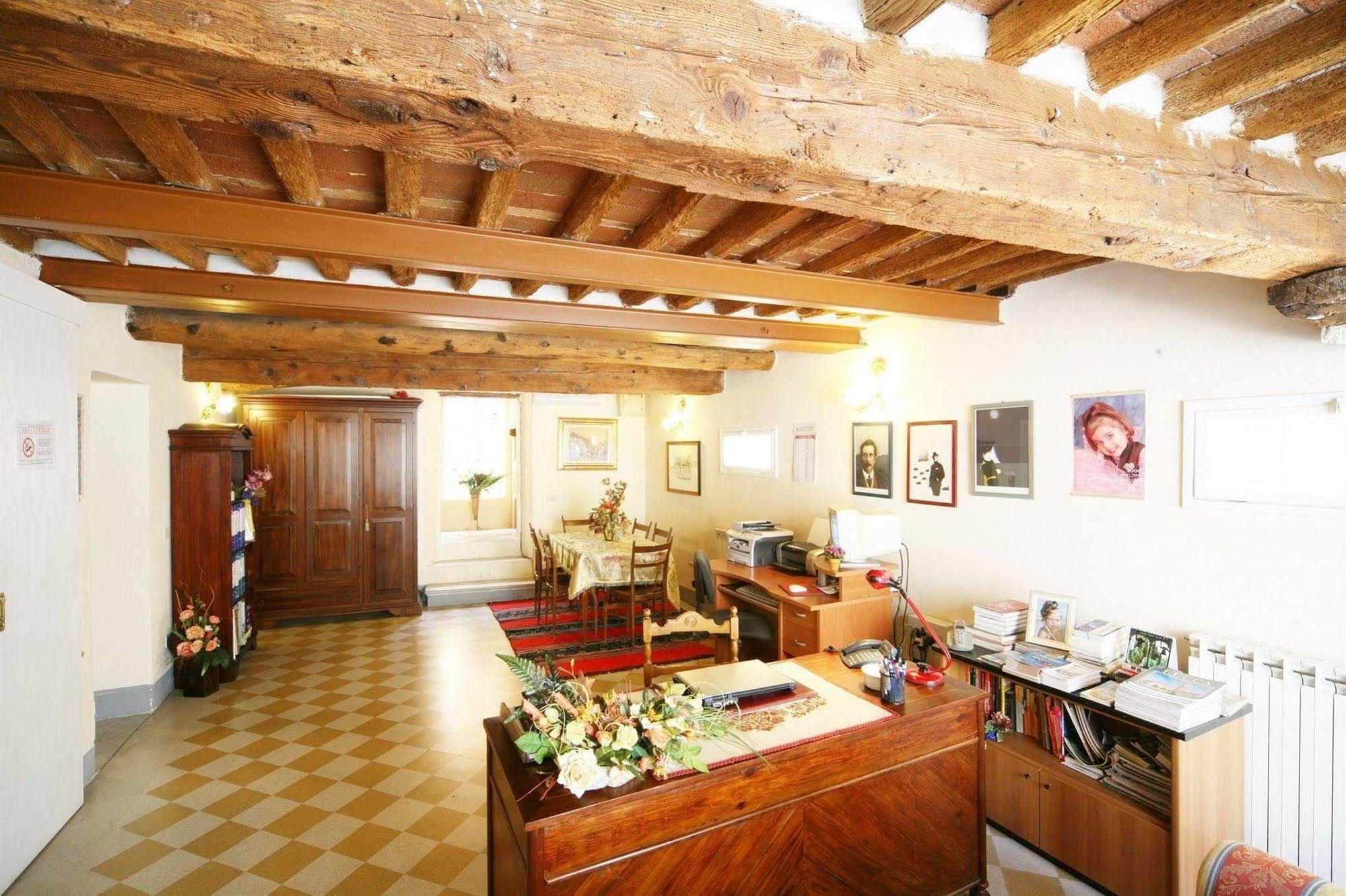 Antica Residenza Santa Chiara -City Center Λούκα Εξωτερικό φωτογραφία